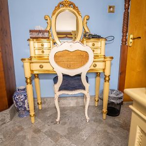 Luxury King Room